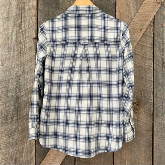 American Eagle  Outfitters plaid button down shirt, long sleeves, high-low hem - Picture 6 of 10